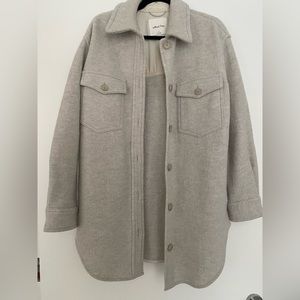 Aritzia Wilfred Free The Ganna Shirt Jacket. Size small. Heather light grey.